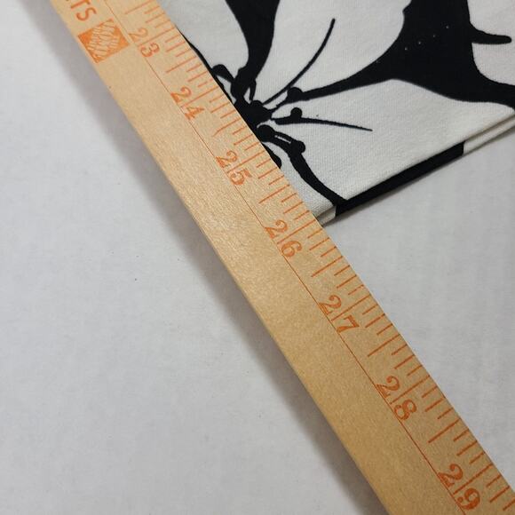 Old Navy  Women's The Diva Daisy Pant Black Hibiscus Skinny Ankle Slacks Size 0 - Picture 7 of 12